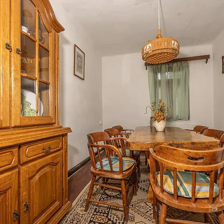 Dom wakacyjny 4 Bedroom In Begovo Razdolje