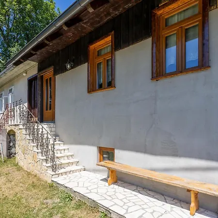 4 Bedroom In Σπίτι διακοπών *