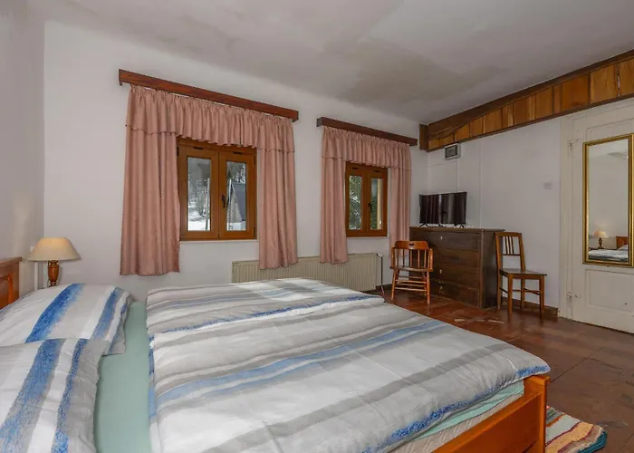 4 Bedroom In Begovo Razdolje