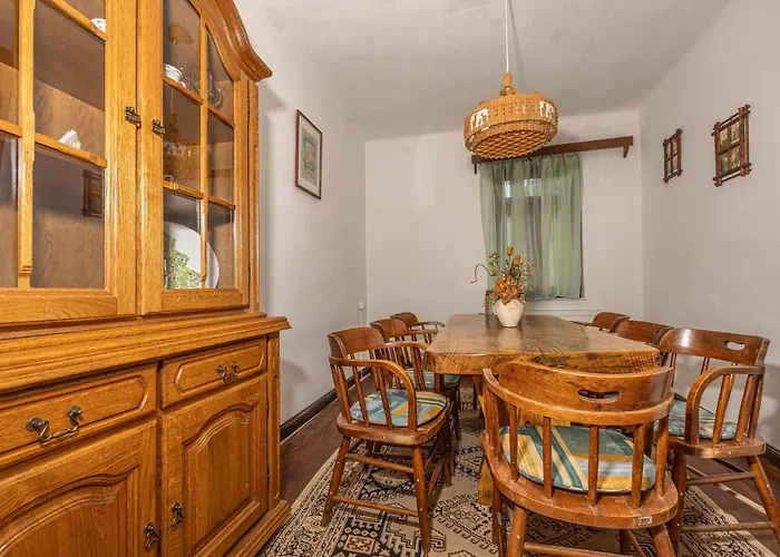 Hébergement de vacances 4 Bedroom In Begovo Razdolje